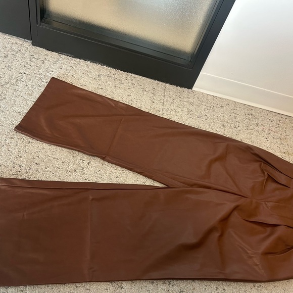 NOT FOR SALE  Les Filles wide leg pleated vegan leather pants NWT size M - Picture 5 of 16